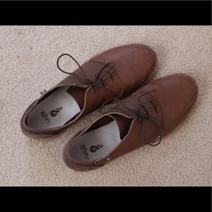 Ahnu leather shoes with laces